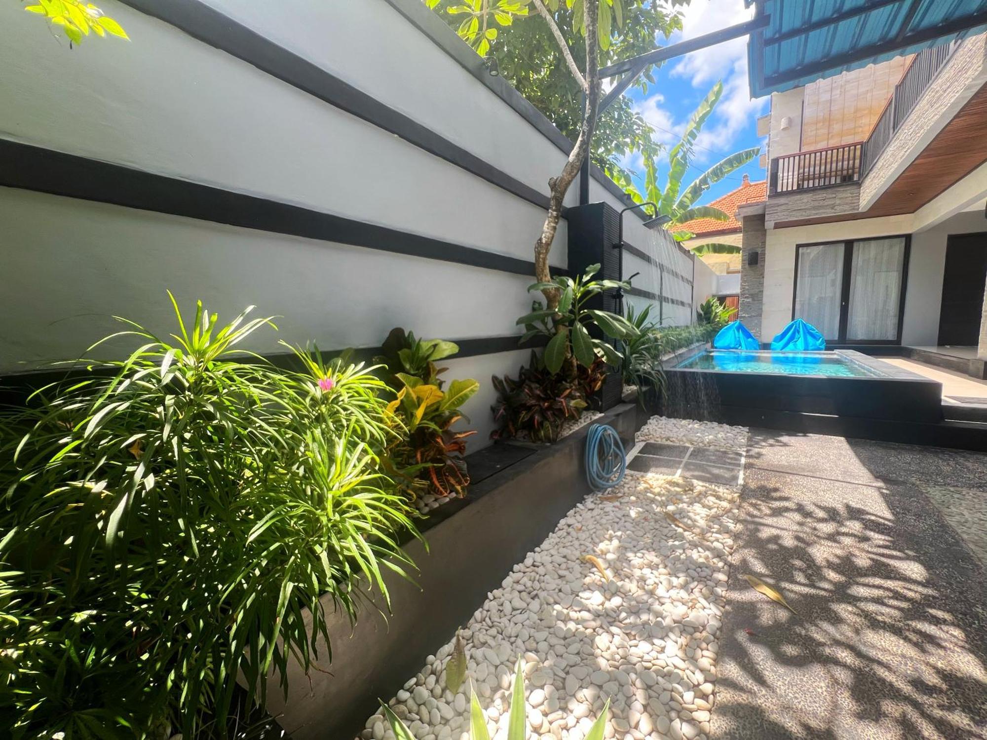 Villa Deja View